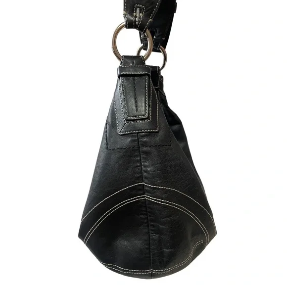 COACH Soho Hobo black leather bag chrome hardware zipper white topstitch detail - Picture 5 of 16